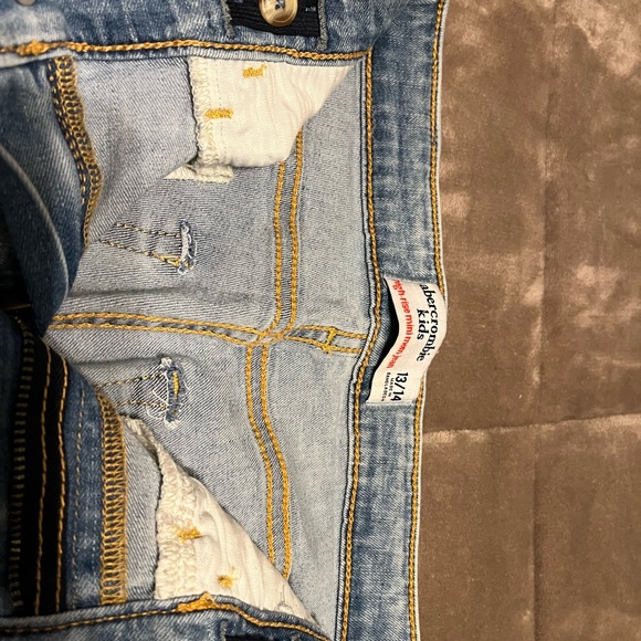 Abercrombie High-rise Girls Mom Jeans - Picture 2 of 4